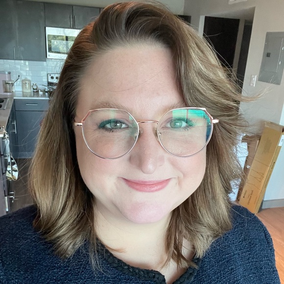 Meet your Posher, Mary Kate - Picture 3 of 5